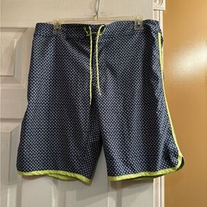 Men’s size 32 UV Skinz board shorts